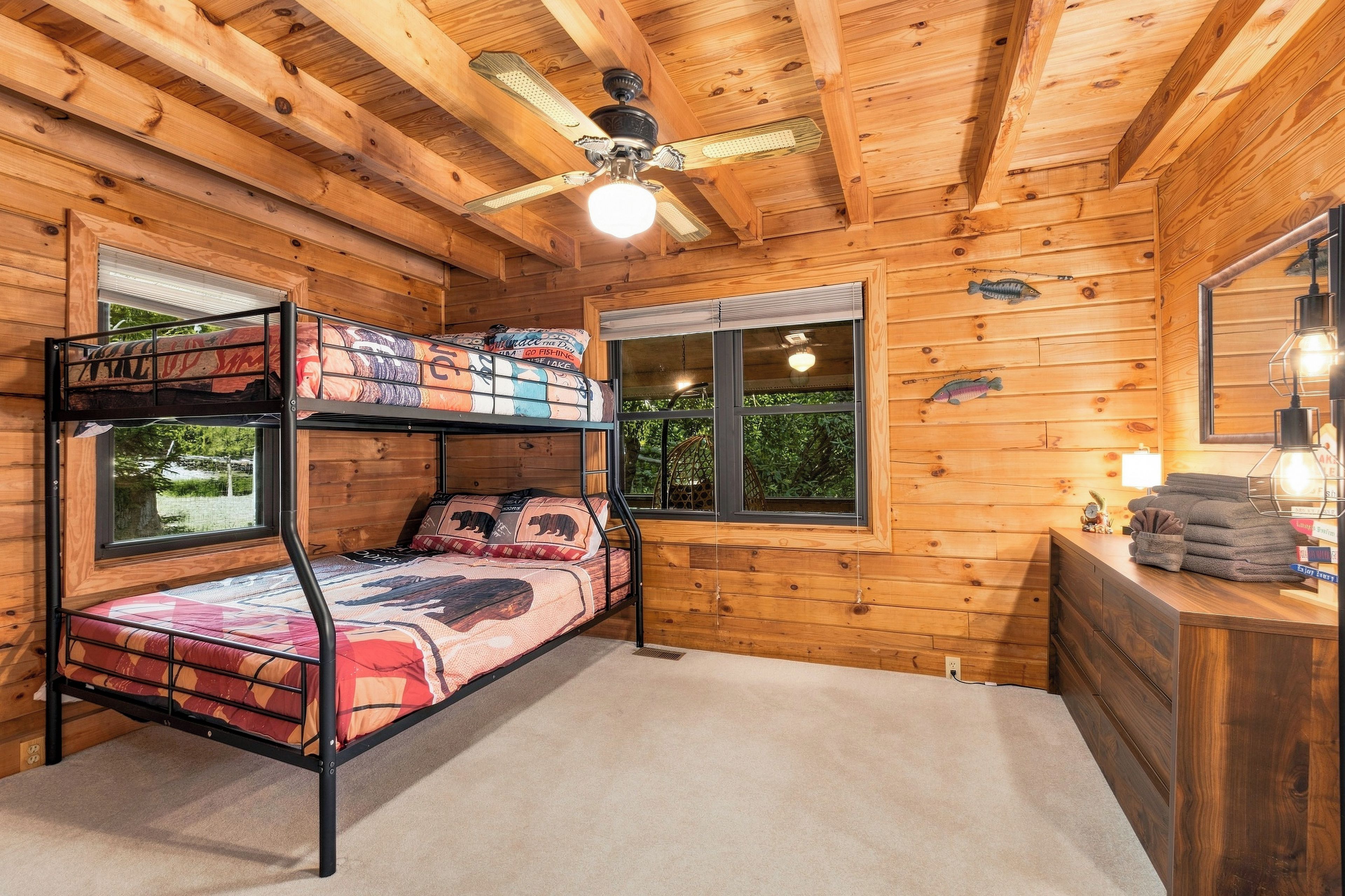 3 bedrooms, desk, iron/ironing board, WiFi (free)