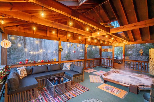 Hot Tub•Sauna•Fire Pit•EV Charger•Water Access