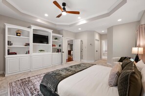3 bedrooms, iron/ironing board, WiFi, bed sheets - 2 car garage, dedicated office, multiple outdoor spaces and living spaces (Mt. Juliet)