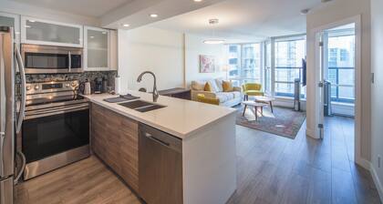 ⚽ FIFA World Cup 2026 | Furnished Coal Harbour Condo | Parking Included