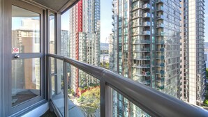 Property grounds - ⚽ FIFA World Cup 2026 | Furnished Coal Harbour Condo | Parking Included (Vancouver)