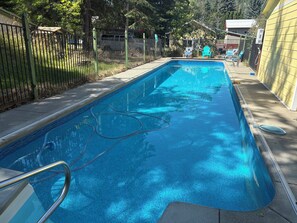 Pool - Charming studio in Bayview with a heated pool. A quiet relaxing getaway. (Bayview)