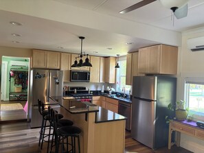 Private kitchen - Charming studio in Bayview with a heated pool. A quiet relaxing getaway. (Bayview)