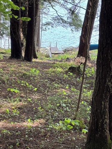 Quaint 2-bedroom cabin on Oxbow Lake perfect for relaxing Adirondack getaways