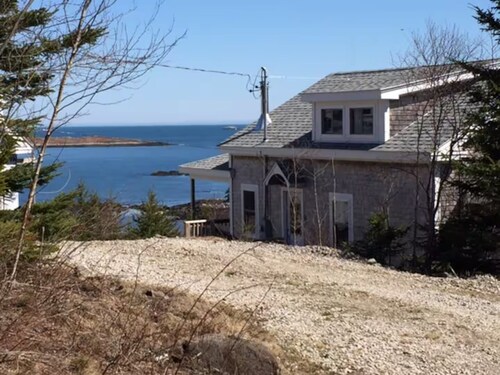 Charming 3-bedroom cottage in lovely Vinalhaven perfect for relaxing