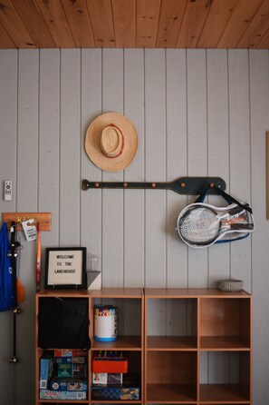 Interior - 3 bedroom Cabin with a 1 min walk to the beach! (Victoria Beach)