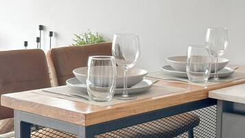 Departamento estándar, 1 cama matrimonial y sofá cama, balcón, vista a la ciudad | Restaurantes