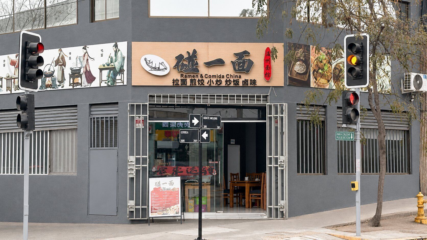 Um restaurante com uma placa exibindo o nome e os pratos do cardápio.