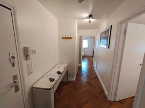 Interior - Lovely Clydebank Apartment - 2 Bedrooms (Clydebank)