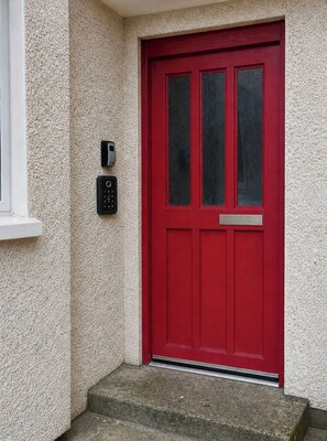 Exterior detail - Lovely Clydebank Apartment - 2 Bedrooms (Clydebank)