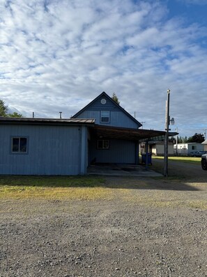 Exterior - A Cozy Retreat tucked into one of Fork‘s historic industrial neighborhoods (Forks)
