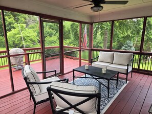 Terrace/patio - Cozy 3 BDRM Home 3 minutes to Arrowhead & Kauffman Stadium (Kansas City)
