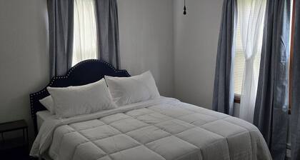 Cozy 3 BDRM Home 3 minutes to Arrowhead & Kauffman Stadium