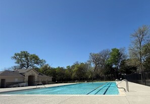 Piscine extérieure, piscine chauffée