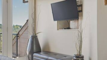 Condo, Multiple Beds, Mountain View (River Ridge A) | Interior
