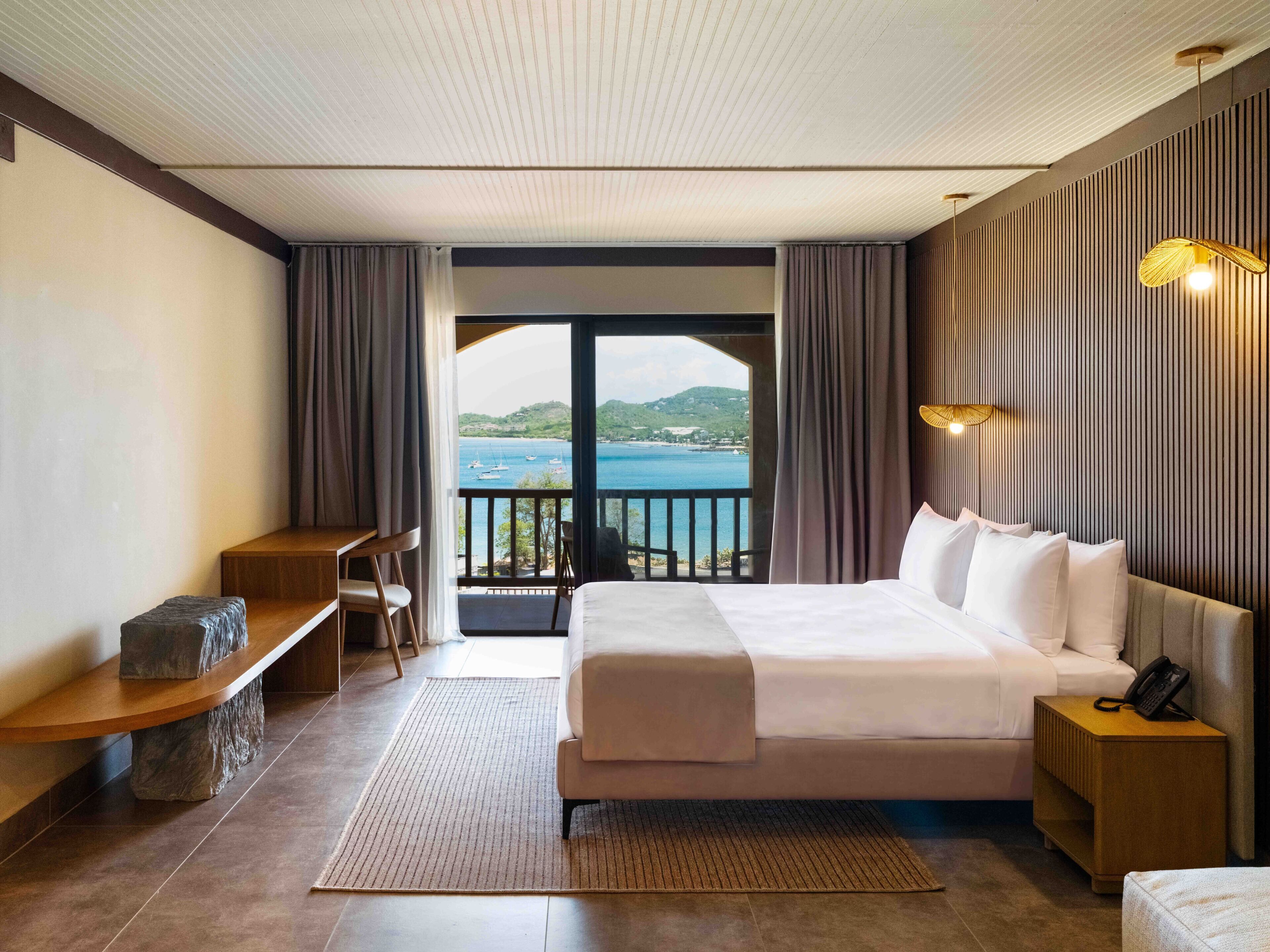 Superior Room, Balcony, Ocean View | Meja, langsir/tirai gelap terus, seterika/papan seterika, Wi-fi percuma 
