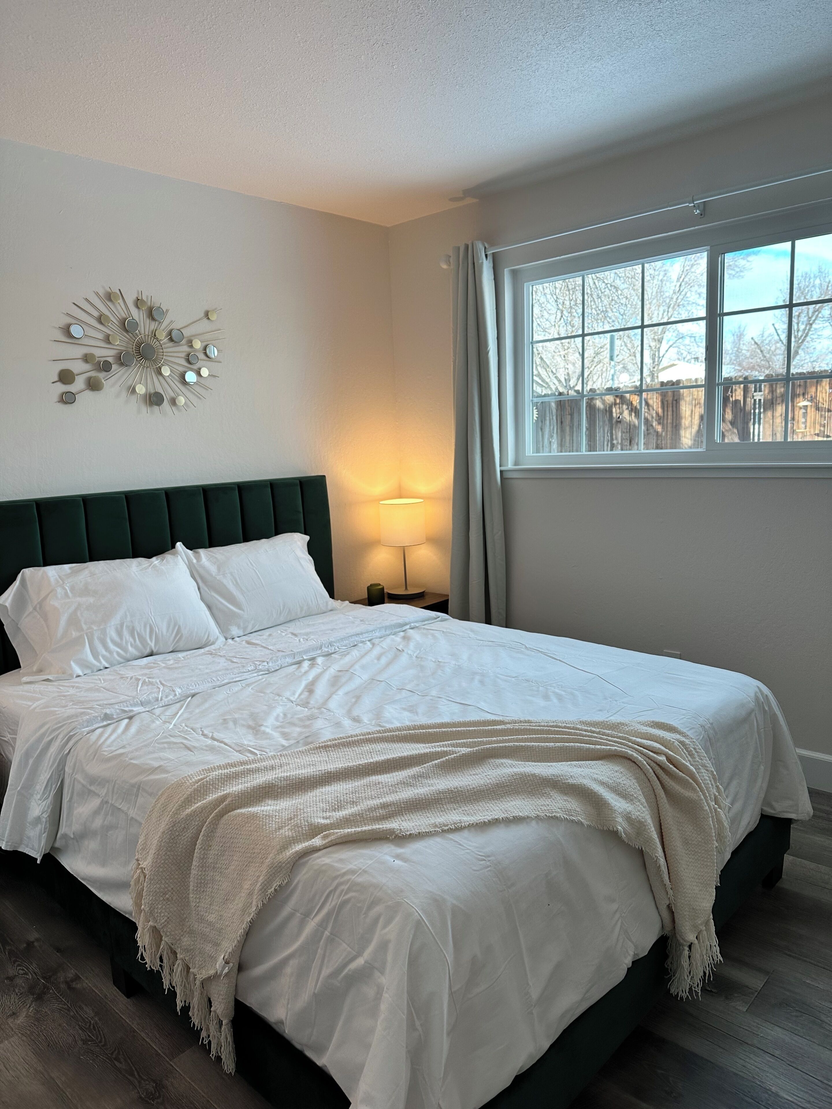 4 bedrooms, iron/ironing board, WiFi, bed sheets
