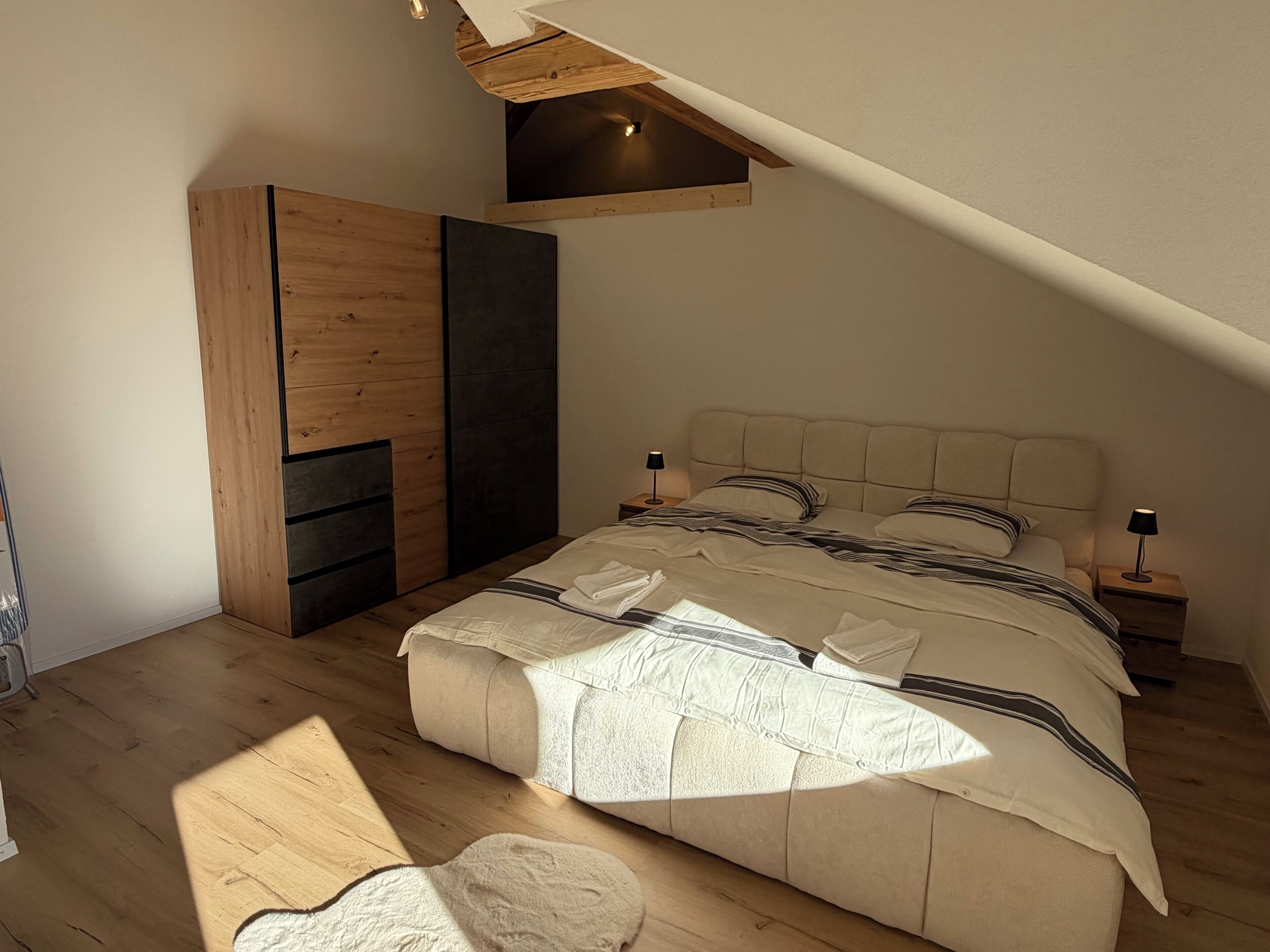 3 chambres, fer et planche à repasser, Wi-Fi, draps fournis