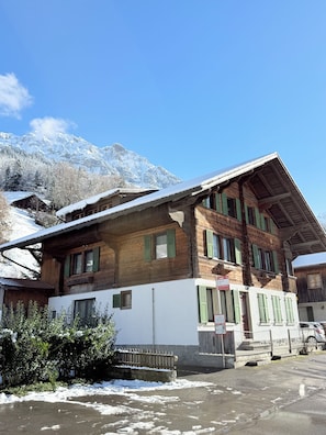 Exterior - Your time-out with a view of the Alps and the Kander (Kandergrund)