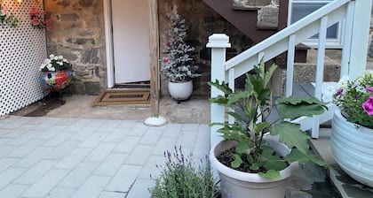 Cozy Comfortable 1-Bedroom Stay in Beautiful New London/ Couples & Solo Traveler