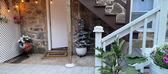 Cozy Comfortable 1-Bedroom Stay in Beautiful New London/ Couples & Solo Traveler