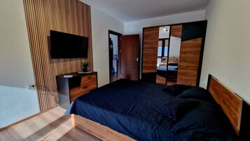 Iron/ironing board, WiFi, bed sheets