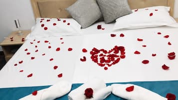6 camere, accesso a Internet, lenzuola