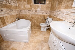 Shower, jetted tub, hair dryer, towels - Villa Italia Mamaia luxury resort in Mamaia Beach by the Black Sea (Mamaia-Sat)