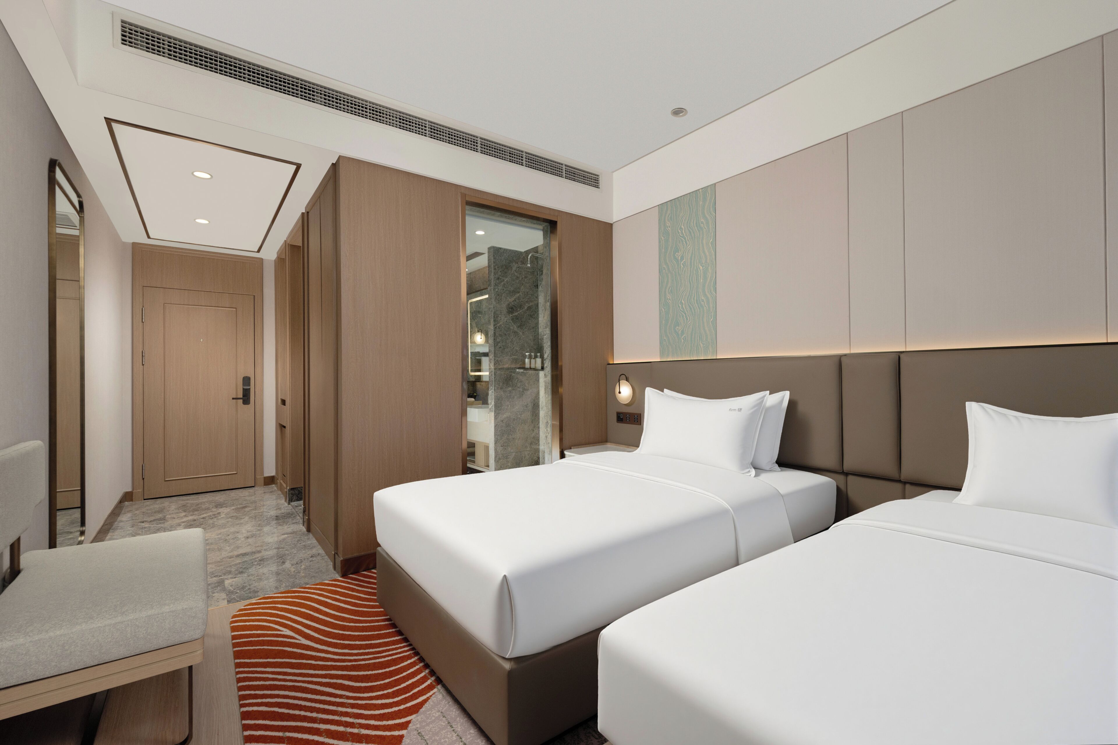 Quarto standard | Edredons de pluma, frigobar (abastecido com alguns itens grátis)