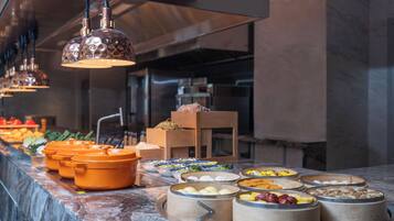 Tägliches Frühstücksbuffet gegen Gebühr