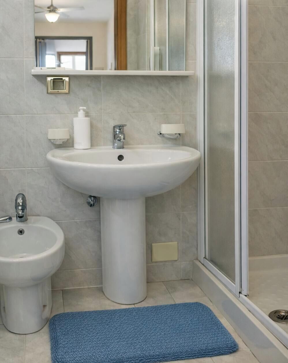 Dusche, Haartrockner, Bidet, Handtücher