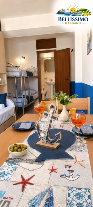 1 bedroom, bed sheets