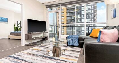 Modern High Rise Condo w Private Patiodowntown