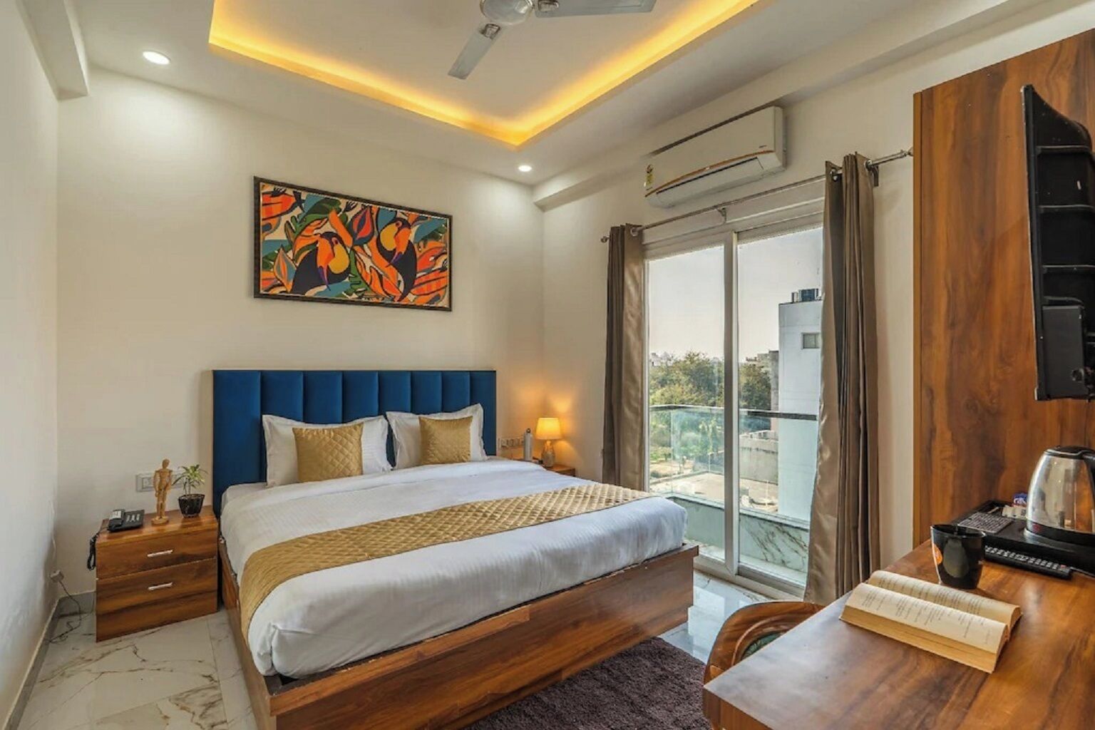 Deluxe Room | Desk, laptop workspace, free WiFi