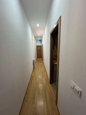 Quarto conforto, 1 cama Queen, banheiro privativo | Wi-Fi de cortesia, roupa de cama