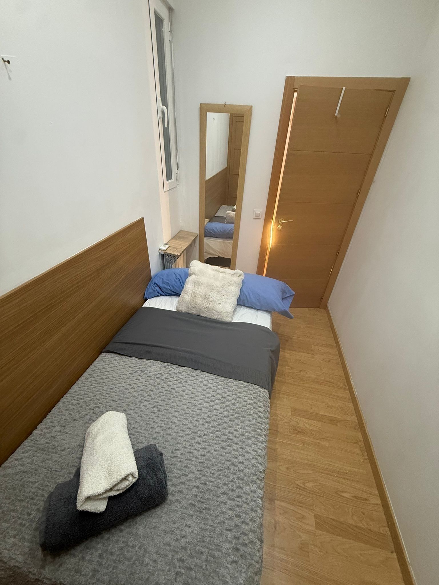 Quarto básico | Wi-Fi de cortesia, roupa de cama