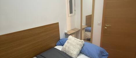 Basic Room | Free WiFi, bed sheets