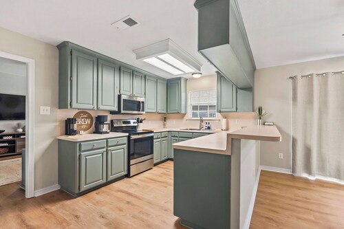 Casa Conchos - Aggie Game Day Retreat - Sleeps 8 - Near Texas A&M campus
