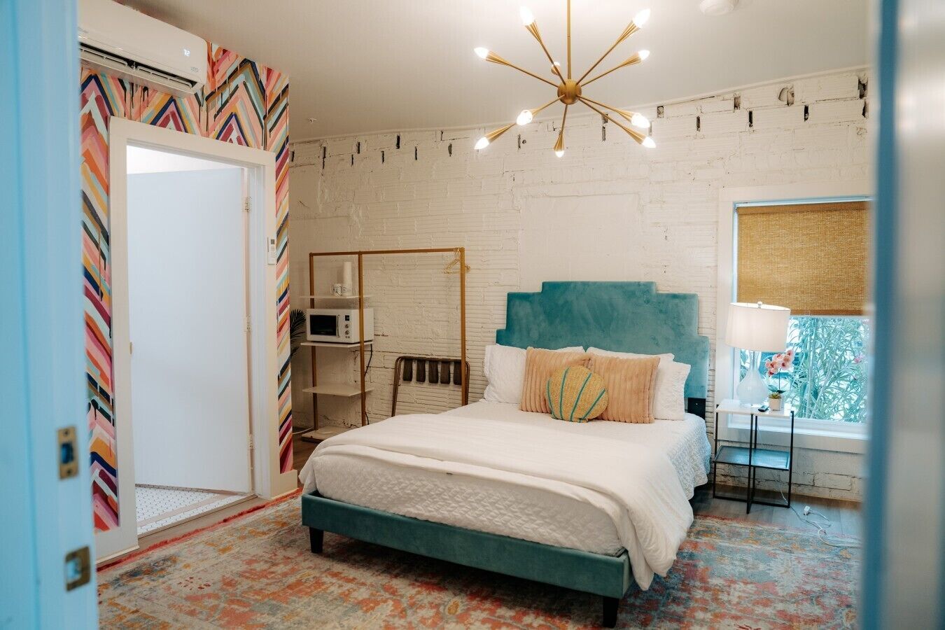 Desk, iron/ironing board, WiFi, bed sheets