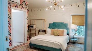 Desk, iron/ironing board, WiFi, bed sheets