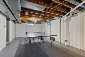 Games room - New! Game Room! Sleeps 9! (Green Bay)