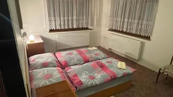 2 bedrooms, iron/ironing board, WiFi, bed sheets