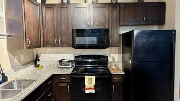 Coffee/tea maker, fridge, microwave, oven