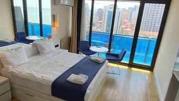 Comfort Studio, Balcony, Sea View | Blackout curtains, soundproofing, iron/ironing board, free WiFi