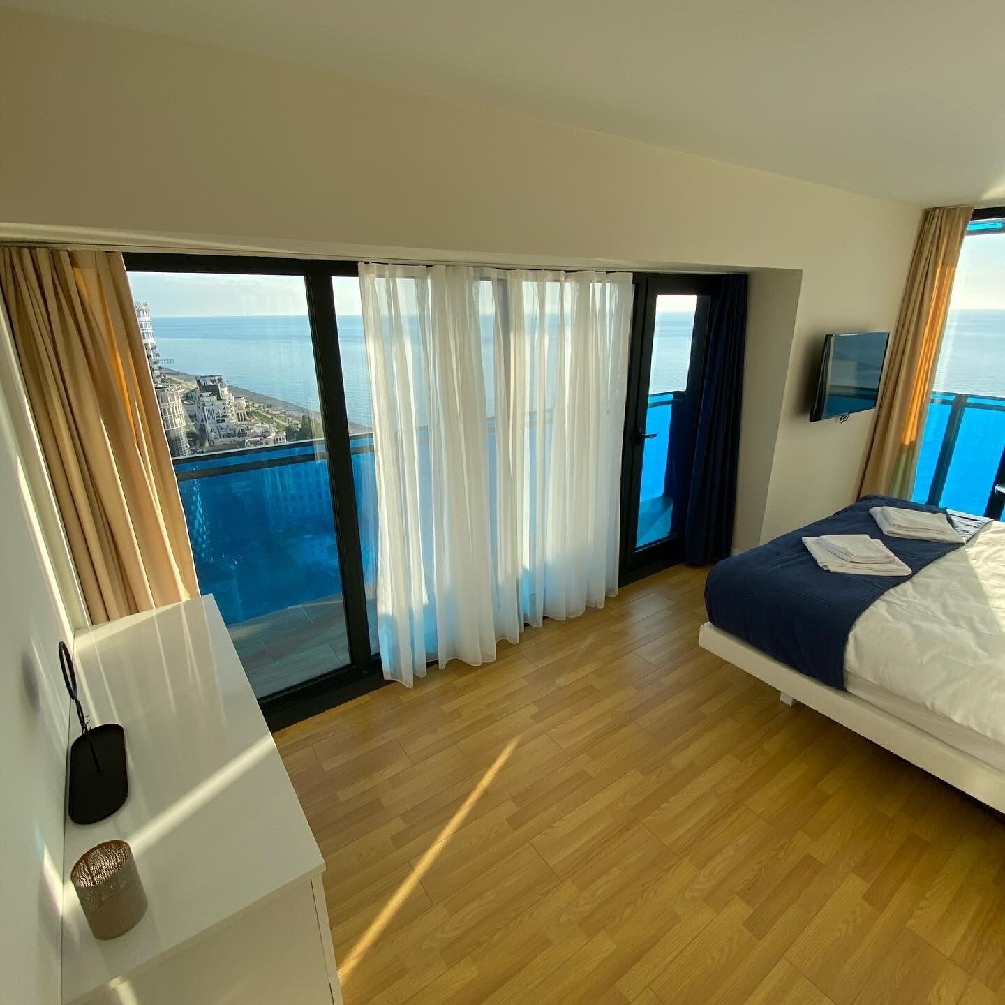 Phòng Suite dành cho gia đình, ban công, quang cảnh biển | Màn/rèm cản sáng, phòng cách âm, bàn ủi/dụng cụ ủi quần áo 