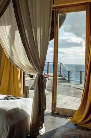 Basic Room, Ocean View | Desk, laptop workspace, free WiFi - The Monarch  Villa (Machangulo)