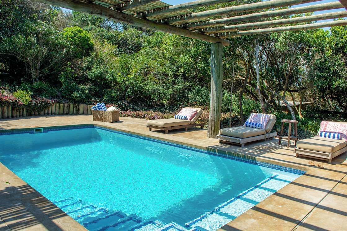 Suite Deluxe, vistas a la piscina | Piscina | Una piscina al aire libre