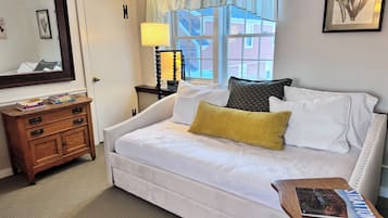 Kamar Quadruple Premier, pemandangan kebun | Seprai premium dan didekorasi berbeda-beda
