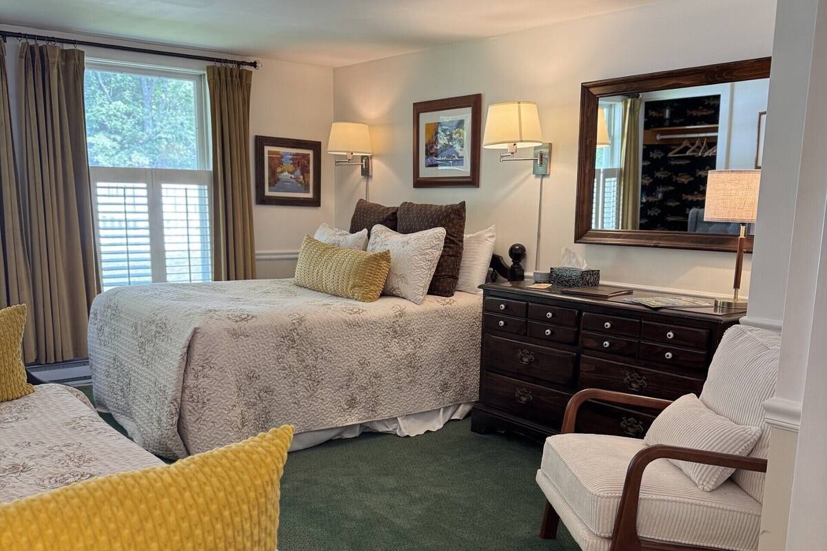 Classic Quadruple Room, Garden View | Premium bedding, WiFi (free), individually decorated