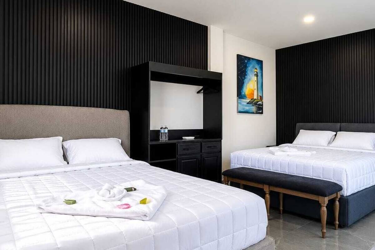 Deluxe Room, Beach View | In-room safe, blackout drapes